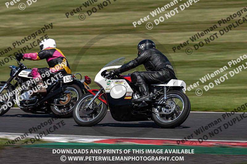 Vintage motorcycle club;eventdigitalimages;mallory park;mallory park trackday photographs;no limits trackdays;peter wileman photography;trackday digital images;trackday photos;vmcc festival 1000 bikes photographs